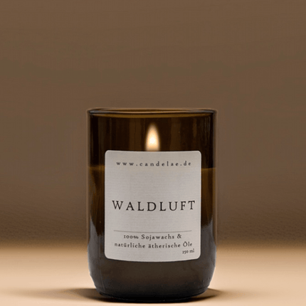 Waldluft – Die gute, natürliche Sojawachs - Duftkerze mit Waldaroma (Kerze aus alter Weinflasche) kaufen bei Linkreich – Jetzt entdecken!